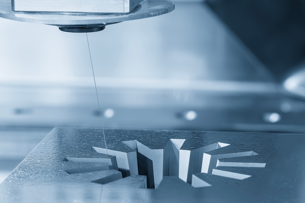 Closeup,scene,the,wire,edm,machine,cutting,the,mold,parts